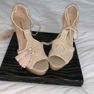NUDE WEDGES